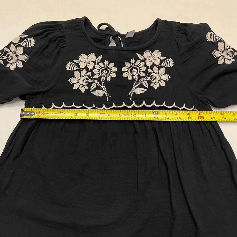 Old Navy Black Cream Floral Embroidered Scallop Boho Babydoll Top Size XS